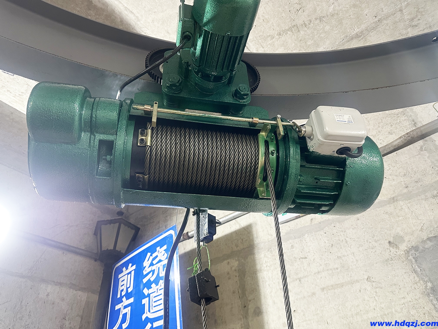 泵站用電動(dòng)葫蘆U形工字鋼單軌吊 泵站用電動(dòng)葫蘆U形工字鋼單軌吊